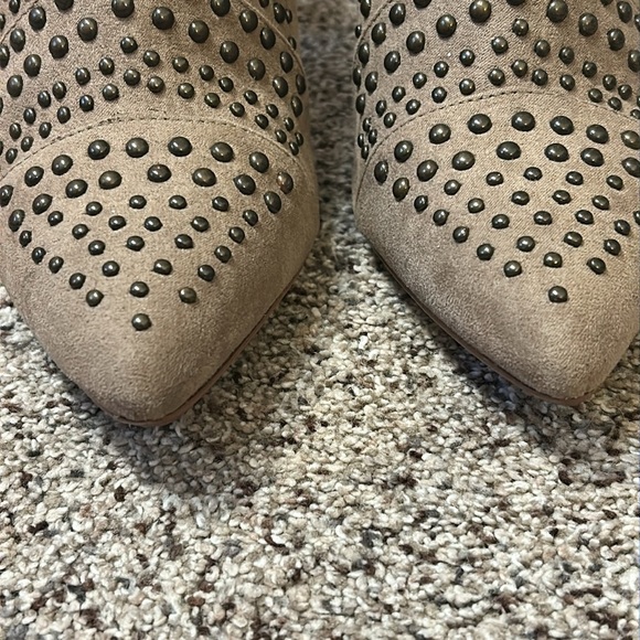 Kaari Blue Tan Studded Kristen Suede Heel Booties size 8 - Picture 3 of 15